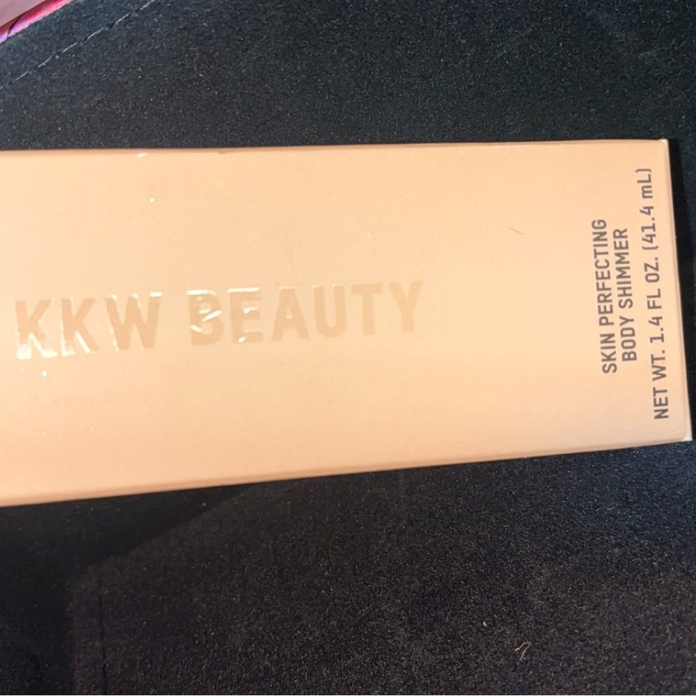 KKW BEAUTY skin Perfecting Body Shimmer in Pearl